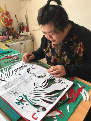 禪城文藝作者以剪紙、書法為載體，為武漢加油打氣并承辦展覽活動